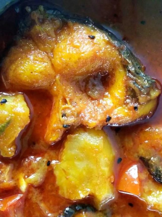 বাঙাল বাড়ির মাছের ঝোলে দিন এই ফোড়ন, থ্যাঙ্ক ইউটা পরে বলবেন