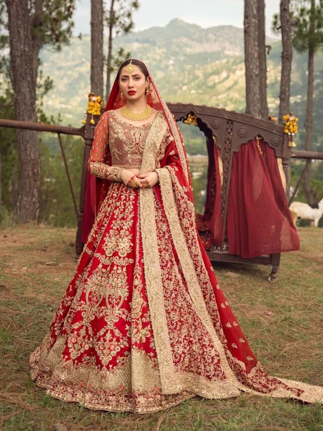 বিয়ের পিঁড়িতে বসার আগেই নেট দুনিয়া কাঁপাচ্ছেন মাহিরা