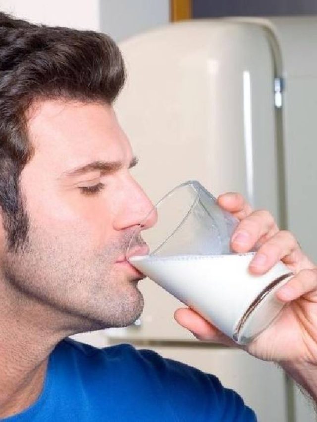 দুধ খাওয়া ভালো, তবে ভুলেও এগুলো খাবেন না সঙ্গে