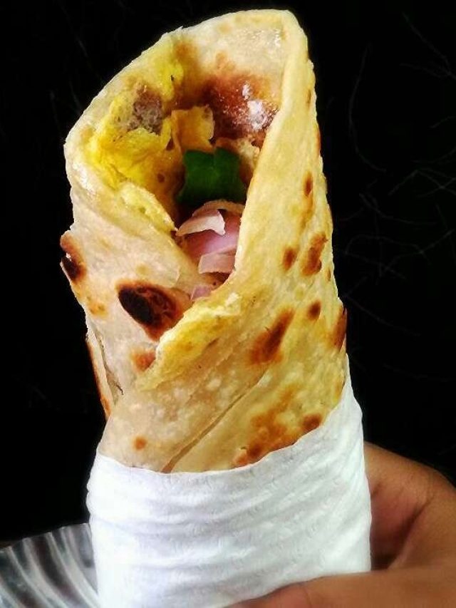 প্রতিদিন এগ রোল খেলে শরীরের এসব হয়, জেনে নিন