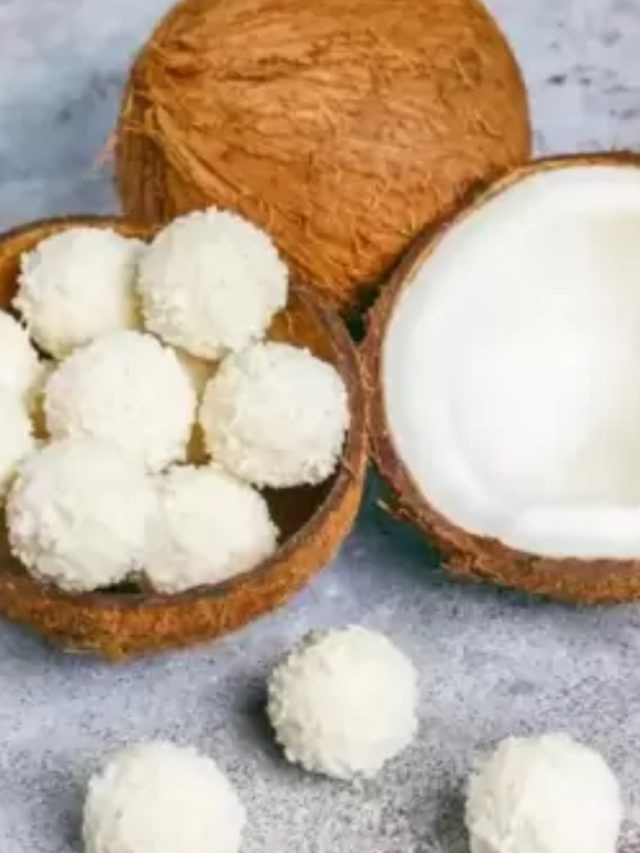 ফাটাফাটি স্বাদ ! বাড়িতেই বানান নারকেল লাড্ডু, রইল রেসিপি