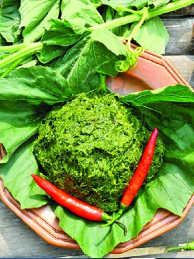 গরম ভাতে লাউশাক ভর্তা, একবার খেলে মুখে লেগে থাকবে