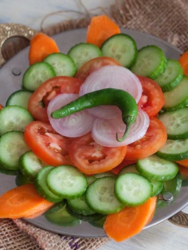 রাতে স্যালাড খাওয়া উচিত? জেনে রাখুন