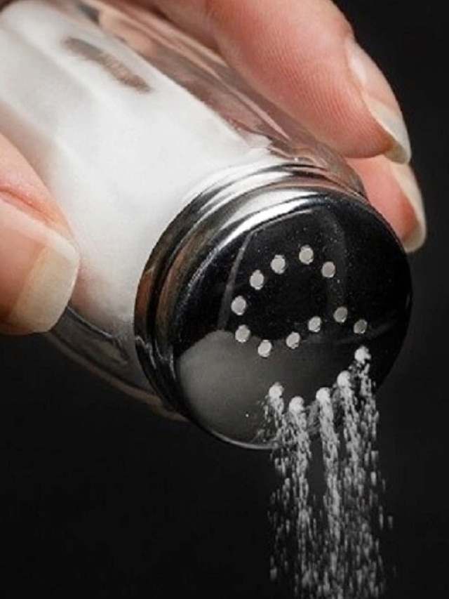 সামান্য নুনের টোটকায় কাটবে অর্থকষ্ট, ফিরবে ভাগ্য!