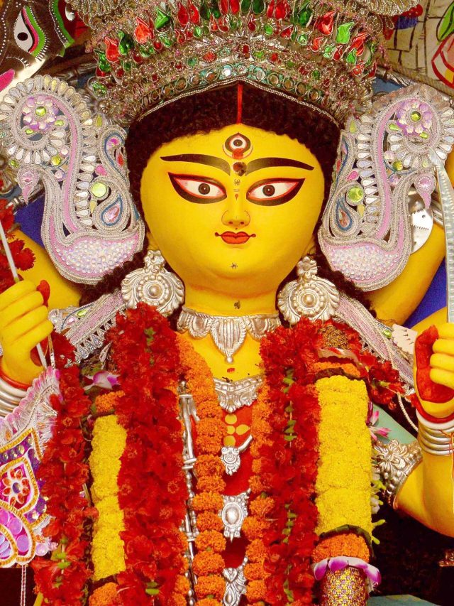 কলকাতাকে টেক্কা দিতে পারে জেলার এই ১০ পুজো