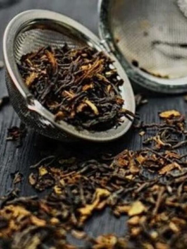ব্যবহার করা চা পাতা ফেলে না দিয়ে ব্যবহার করুন এই ৫টি কাজে