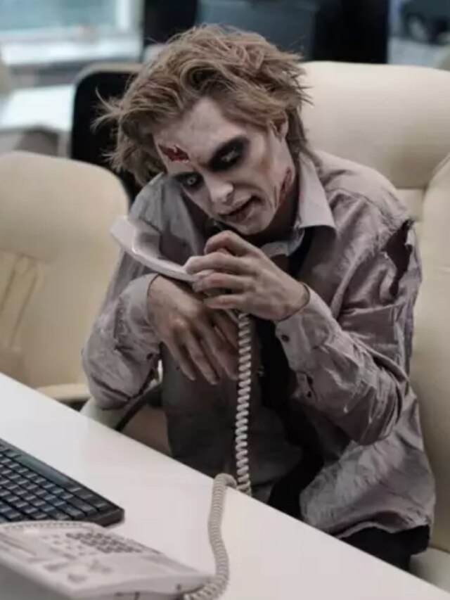 রাতে ঘুমোনোর আগে এই ৫ ভুল করলেই হবেন রাক্ষসের মতো