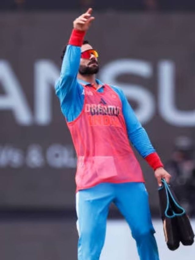 ওয়াটার বয় বিরাট মাঠে ঢুকতেই চমক, VIRAL VIDEO