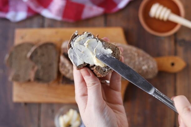 पीला नहीं, डाइट में शामिल करें सफेद मक्खन, आसपास भी नहीं भटकेंगी ये बीमारियां - Health benefits of white butter safed makkhan khane ke fayde tvisn