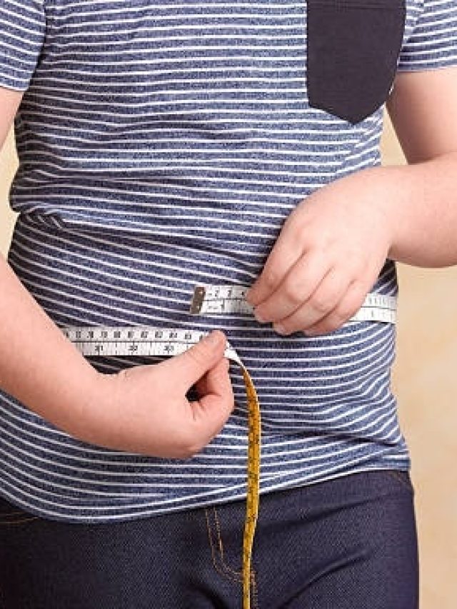 गलत खा-खाकर अब होने लगी है बढ़े हुए वजन की चिंता? शुरु कर दें इन नट्स को खाना