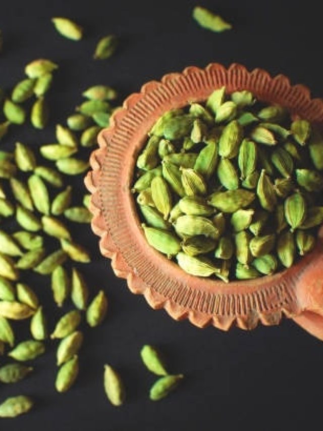 इन लोगों के लिए बेहद फायदेमंद है हरी इलायची की चाय, फायदे चौंका देंगे!