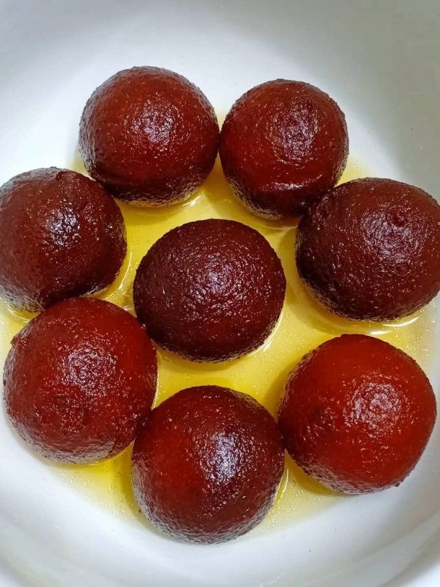 বাড়িতে বানান কাঁচকলার নরম তুলতুলে পান্তুয়া: রেসিপি