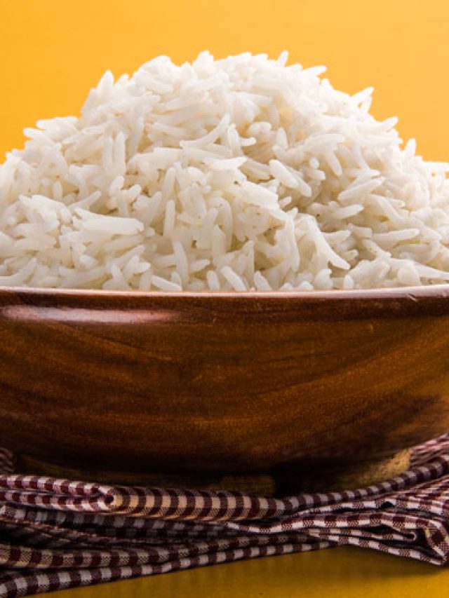 ব্রেকফাস্টে পাত পেড়ে ভাত খাওয়া, স্বাস্থ্যকর কী?