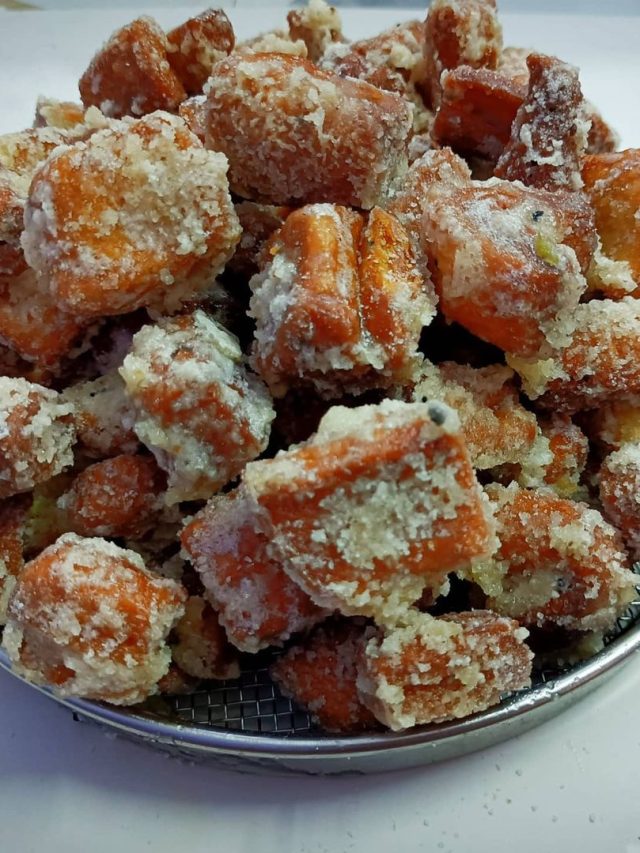 সময় বাঁচিয়ে বানিয়ে নিন বিজয়া স্পেশাল ছোট গজা, রেসিপি