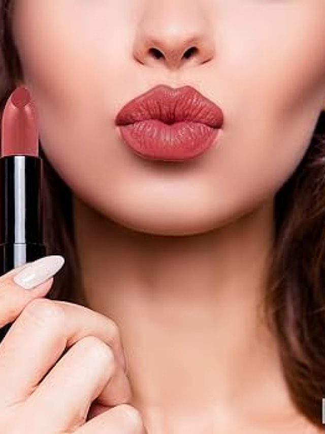 কোন লিপস্টিক আপনাকে মানাবে? বোঝার টিপস