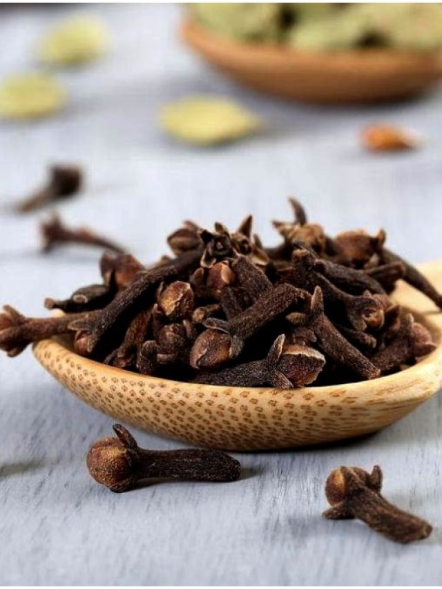 লবঙ্গের এই টোটকায় মিলবে আর্থিক সমস্যা থেকে মুক্তি!