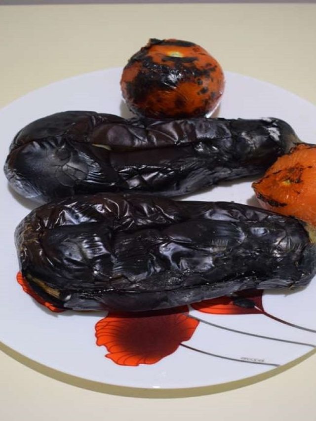 পোড়া বেগুনের ভর্তা রেসিপি! এভাবে বানালে ভাত- রুটির সঙ্গে জমে যাবে