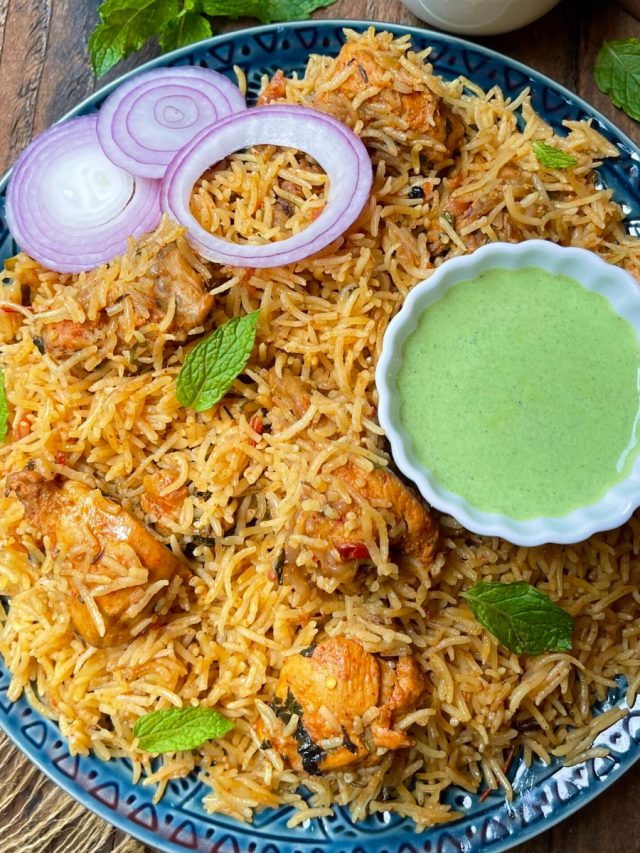 পোলাও-বিরিয়ানি ছাড়ুন, এবার নবমীতে হয়ে যাক চিকেন তেহারি