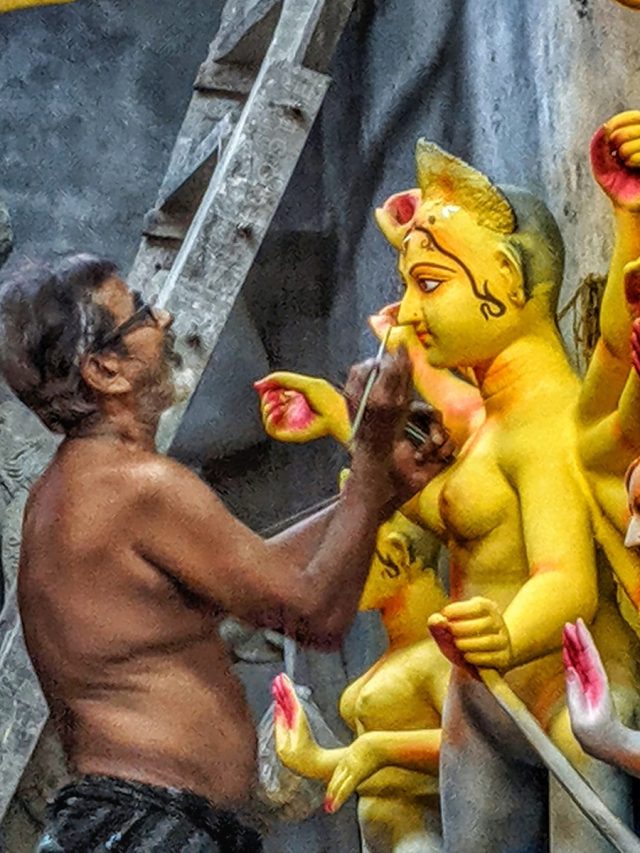 যৌনপল্লির মাটি দিয়ে কেন দুর্গা প্রতিমা তৈরি হয়? জানুন কারণ