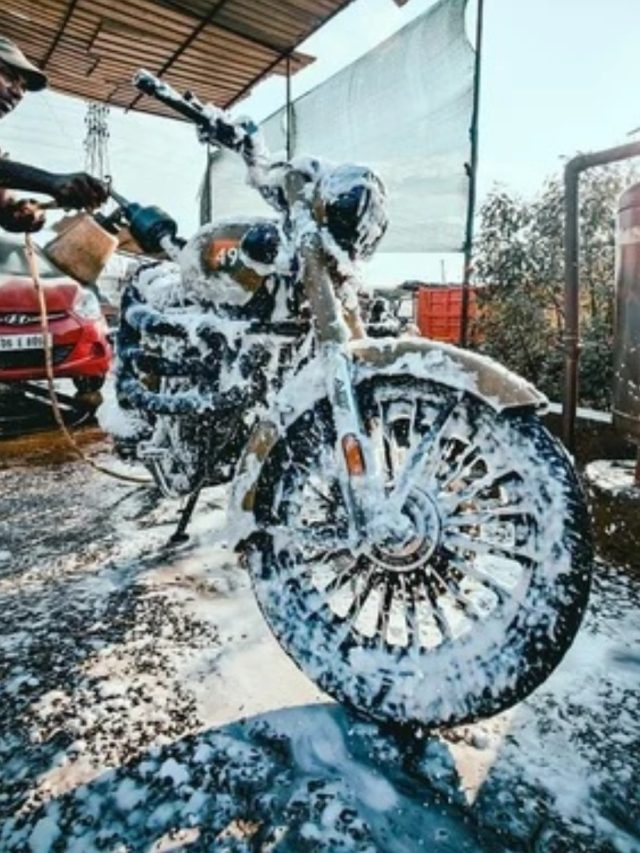 বাইক ধোয়ার সময় এসব ভুল করবেন না, ক্ষতি হতে পারে