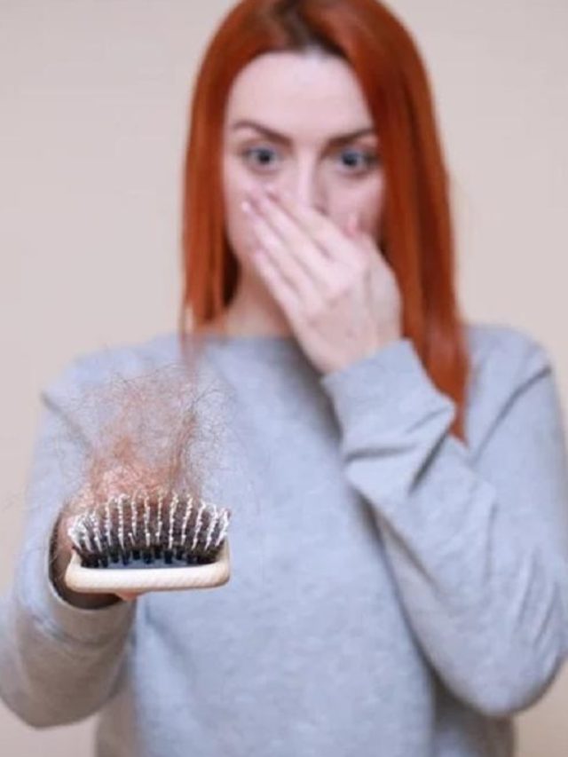 চুল পড়া থেকে চিরতরে মুক্তি, বাড়িতেই তৈরি করুন এই আয়ুর্বেদিক তেল