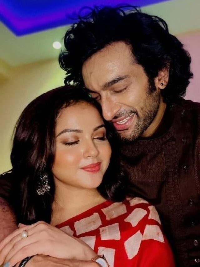 দাম্পত্য জীবন ভালো রাখতে চান? সোশ্যাল মিডিয়া থেকে দূরে রাখুন সংসারকে