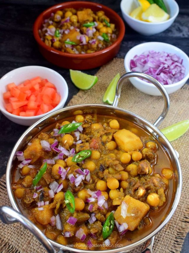 অতিথিদের জন্য বিজয়ার স্পেশাল মাংসের ঘুগনি