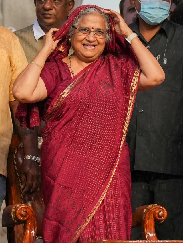 সন্তান সফল হবেই,মেনে চলুন  সুধা মূর্তির এই ৮  মন্ত্র