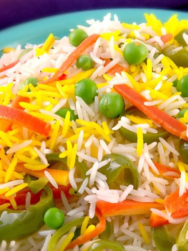 টু-ইন-ওয়ান পোলাও বানানোর পদ্ধতি: কিছু ভাত সাদা, কিছু হলুদ