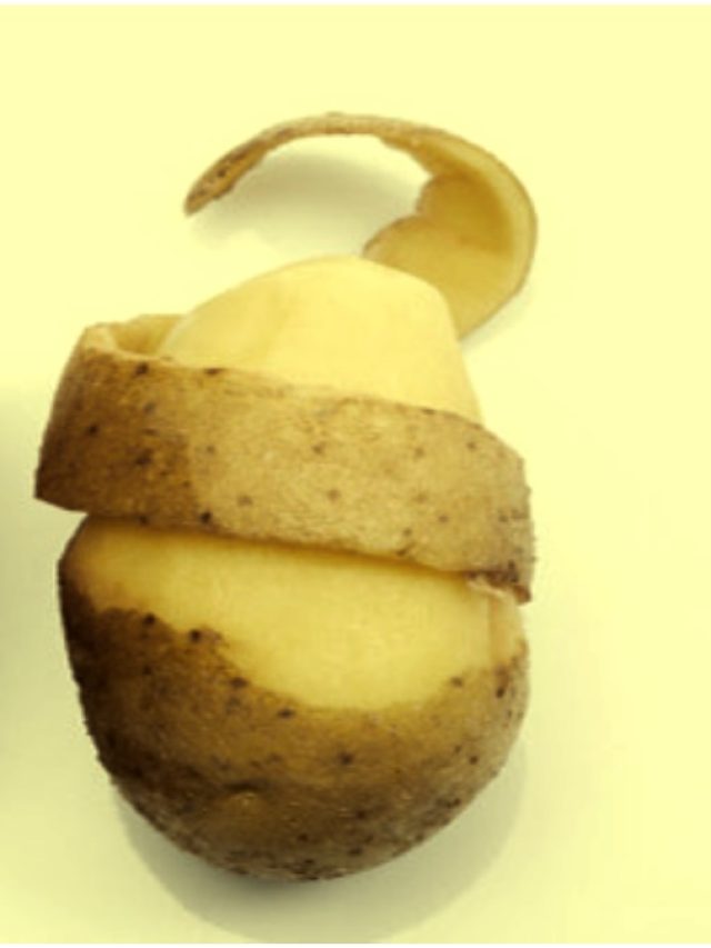 তরকারিতে আলুর খোসা রয়ে গেছে? জানুন ক্ষতি হবে কি না