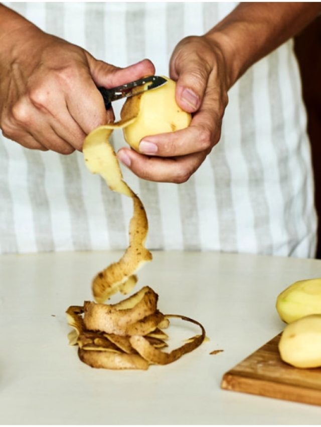 খোসা সহ আলু খেলে এসব হয়! উপকারী না ক্ষতিকর?