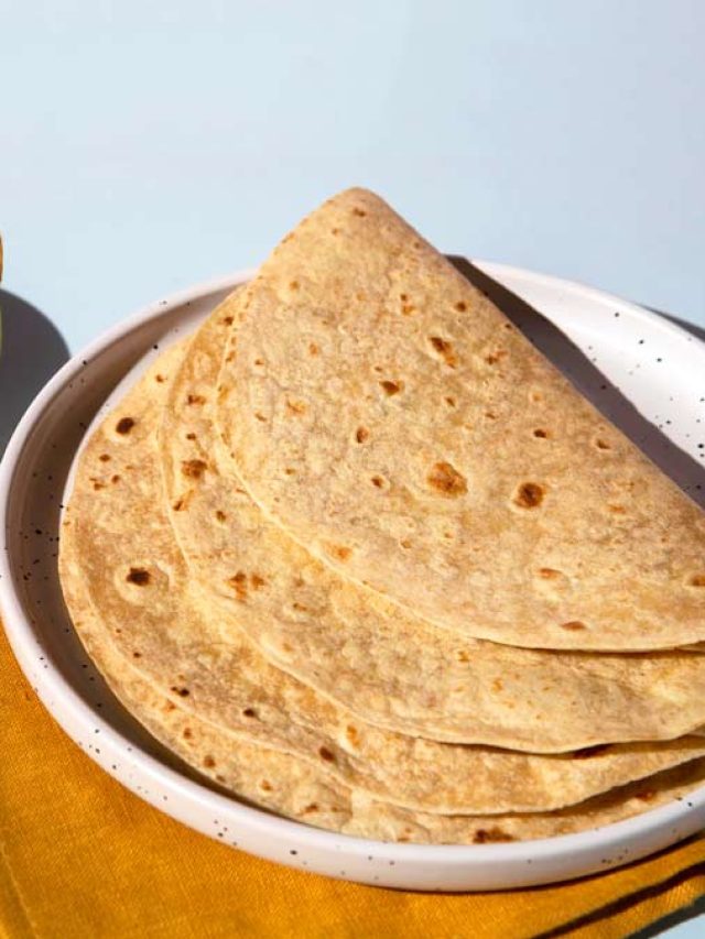 বেচে থাকা ভাত নষ্ট হয়? বাসি ভাত দিয়ে এভাবে বানিয়ে ফেলুন মুখরোচক রুটি