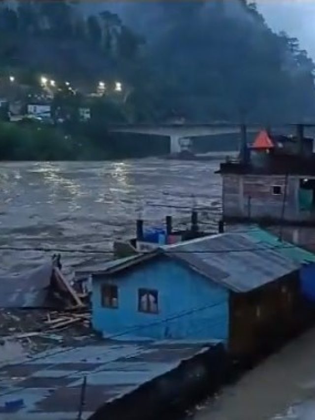 নদী গিলল আস্ত ব্রিজ, সিকিমে হাড়-হিম করা অবস্থা, দেখুন