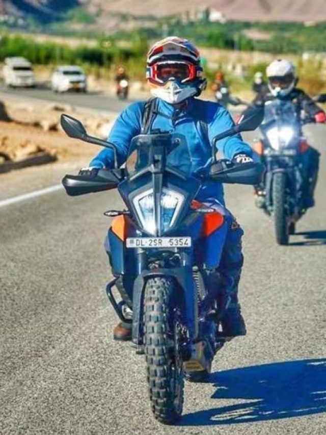 অনেকেই ভুল জানেন, বাইক থামাতে প্রথমে ক্লাচ চাপবেন নাকি ব্রেক?