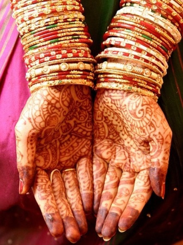 শুধু সৌন্দর্য বাড়ায় না, মেহেন্দি করার রয়েছে এসব উপকারিতাও