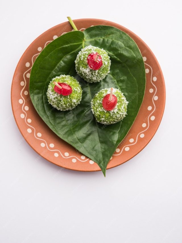 পানপাতার নারকেল নাড়ু খেয়েছেন কখনও? পুজোয় বানিয়ে চমকে দিন সকলকে