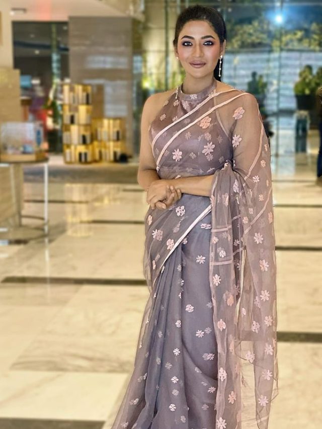 কিসিং সিনেই কেড়েছেন লাইমলাইট, তাব্বুকে টক্কর দিলেন এই বাংলাদেশি নায়িকা