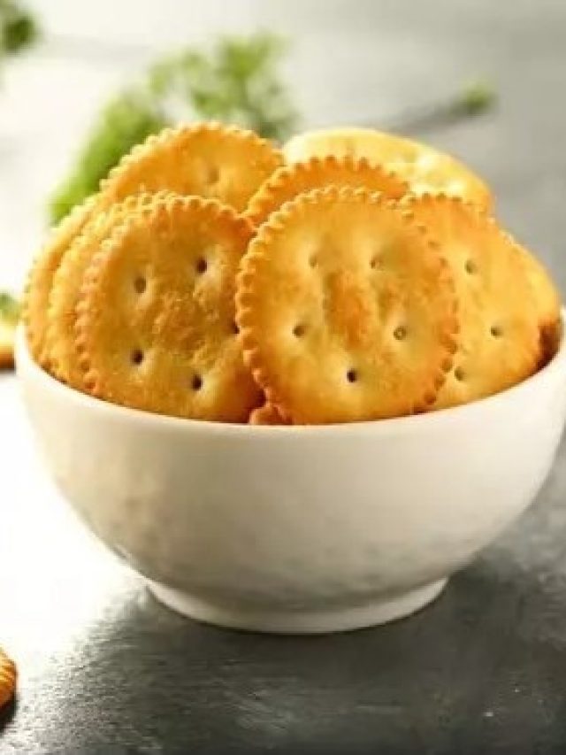 বিস্কুট তো খান, তার গায়ে কেন ছোট ছোট ছিদ্র থাকে জানেন কী?