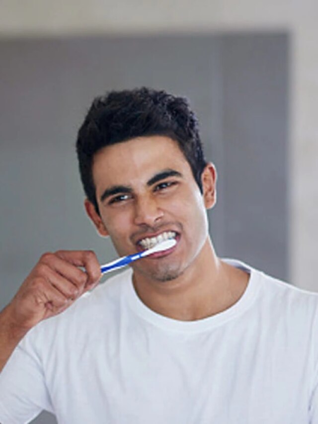 ব্রাশ করার সঠিক পদ্ধতি জানেন?  না জানলে বিপদে পড়তে পারেন!