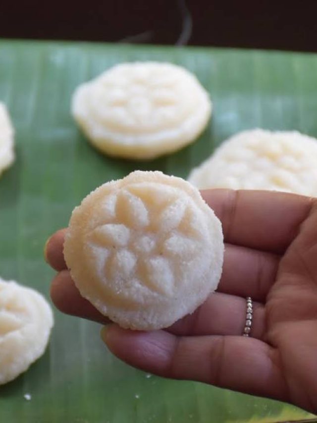 বিজয়াতে মিষ্টিমুখ প্রিয়জনের, বাড়িতেই বানান নারকেলের ছাপা সন্দেশ