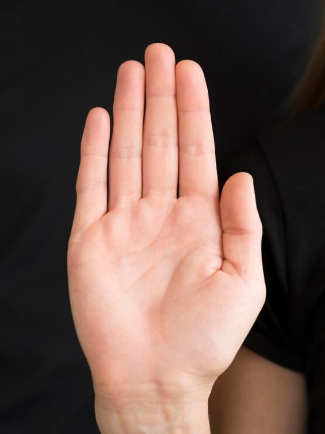 আপনার হাতের তালুতে কি এই জায়গায় তিল আছে? ব্যাস! তাতেই খেলা শেষ