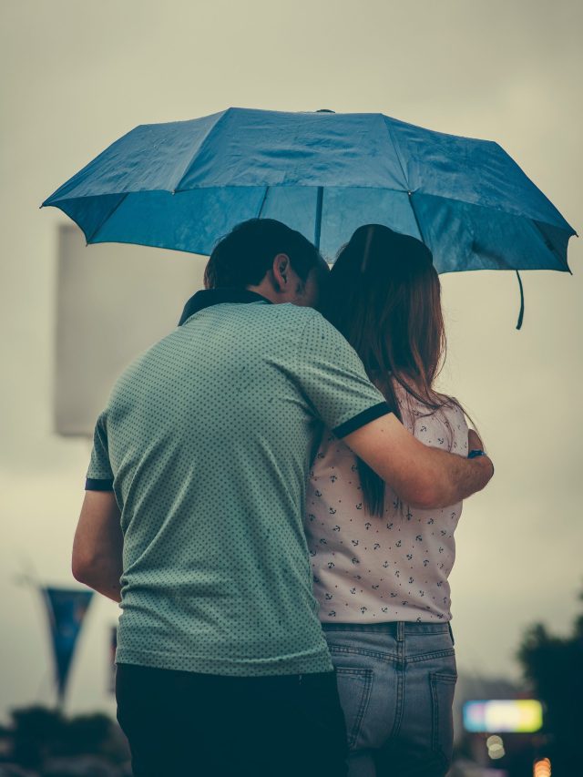 পরপুরুষের প্রেমে পাগল স্ত্রী? এই লক্ষণ দেখলেই বুঝবেন