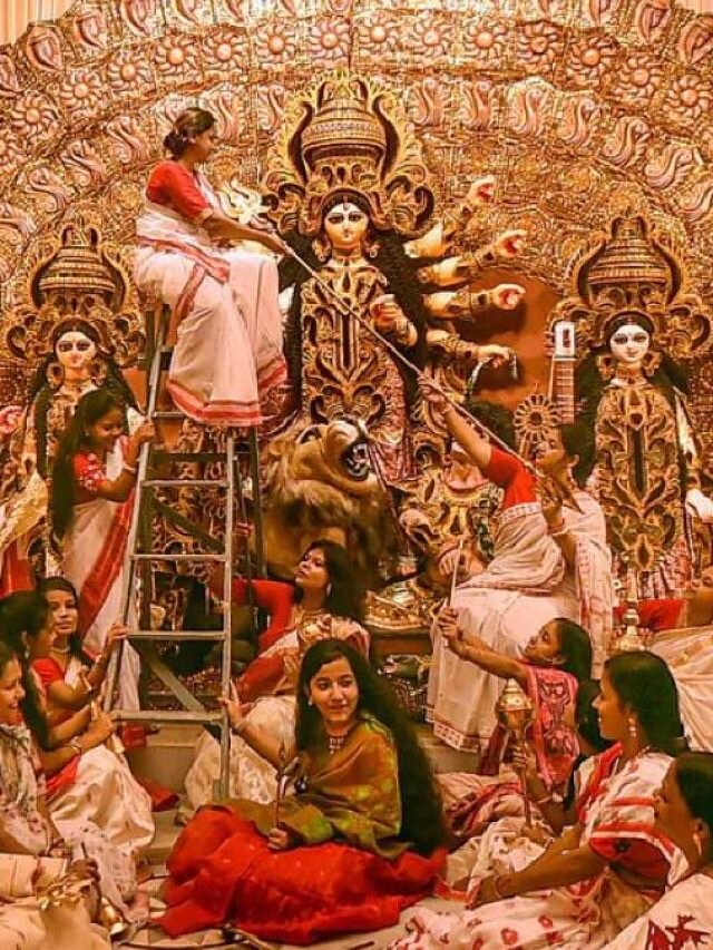 পুজো আসতে মাত্র কটা দিন, কখন শুরু সন্ধিপুজো জেনে নিন এখনই