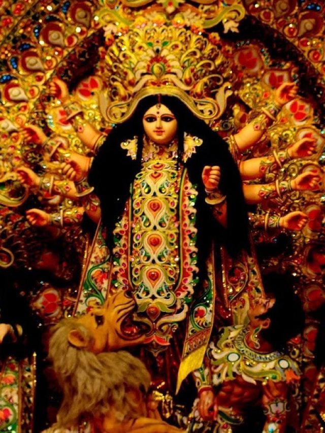 মহাষষ্ঠীতে দেবীর বোধন, পুজোর নির্ঘণ্ট