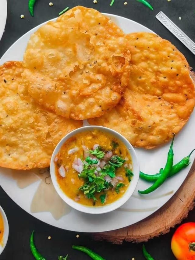 দোকানের মতো ডালপুরি, পুজোর ছুটিতে তৈরি করুন ঘরেই