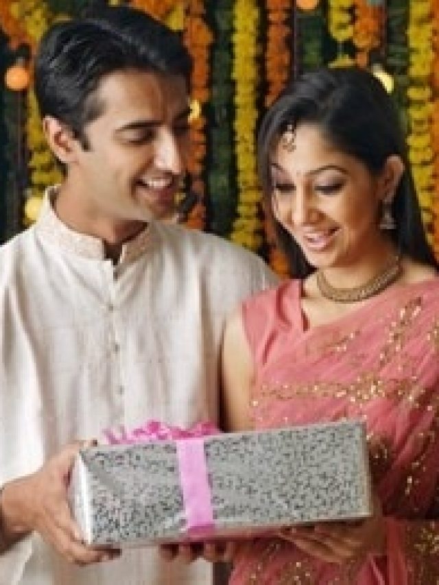 প্রত্যেক স্ত্রীর পছন্দ, এই উপহার দিয়ে চমকে দিন জীবনসঙ্গীকে