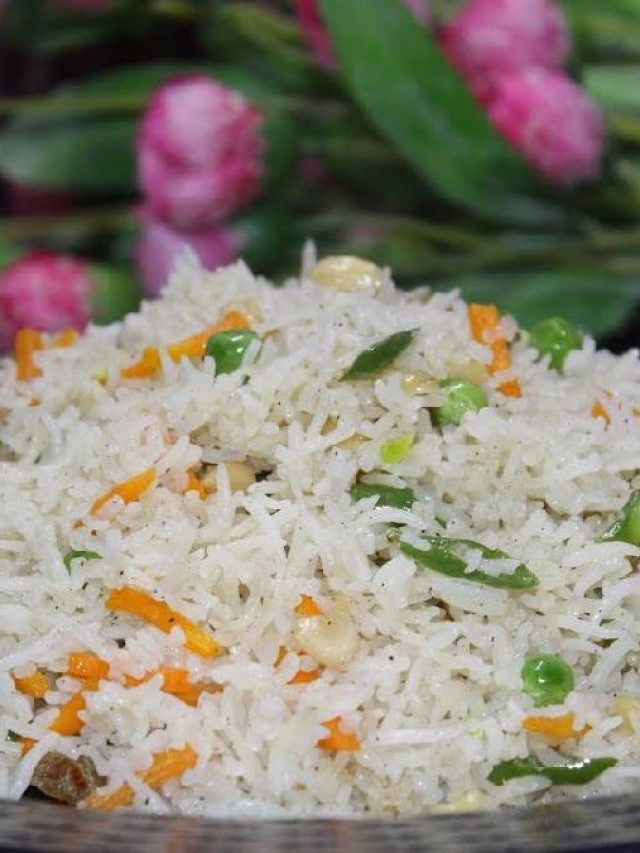 চাইনিজ নয়, একেবারে খাঁটি বাঙালি ফ্রায়েড রাইস, আজই বানান হেঁশেলে