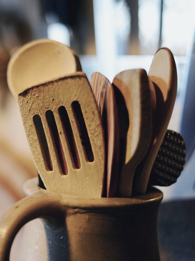 কাঠের হাতা-খুন্তি ব্যবহারে কী লাভ?