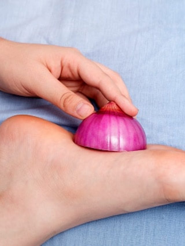 পায়ের তলায় রাখুন পেঁয়াজের টুকরো, কী লাভ?