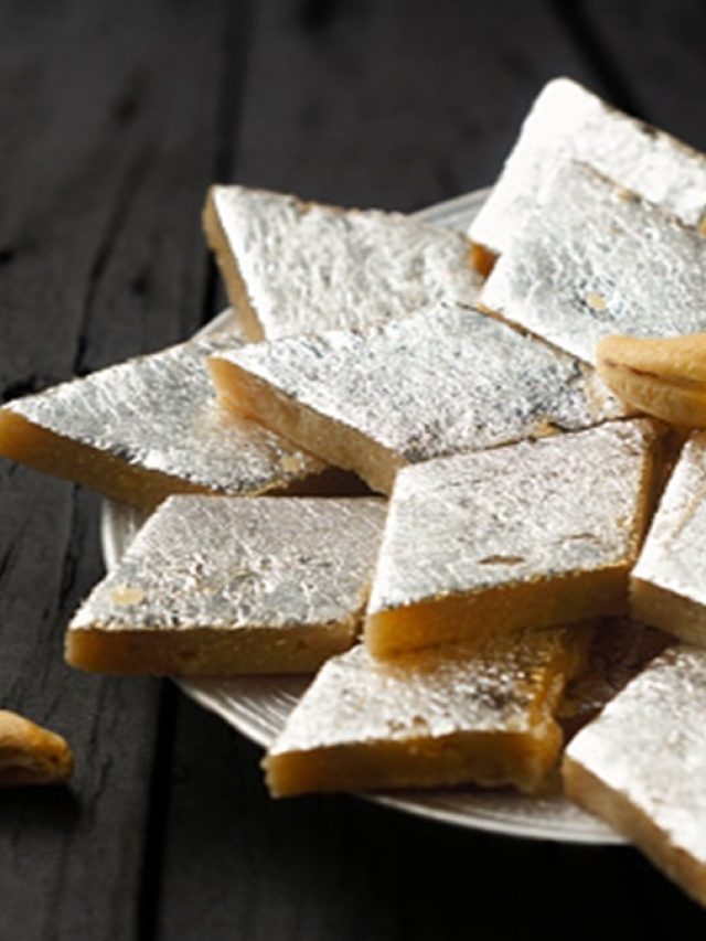 সব সময় হিট কাজু বরফি, বাড়িতে এভাবে বানালে পুরো দোকানের মতো হবে